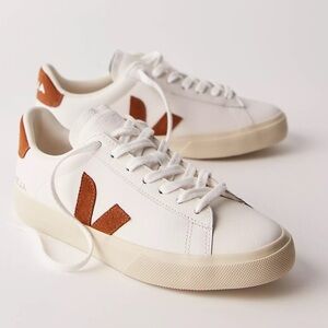 NWOB Veja Campo Sneakers in White / Cognac